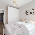 Prestigious With Terrace And Parking Close To The Airport By Renters Prestige شقة *